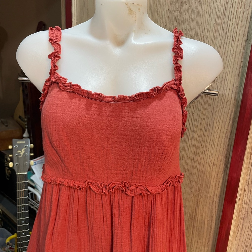 Rust Ruffled Sleeveless Dress - Picture 2 of 7